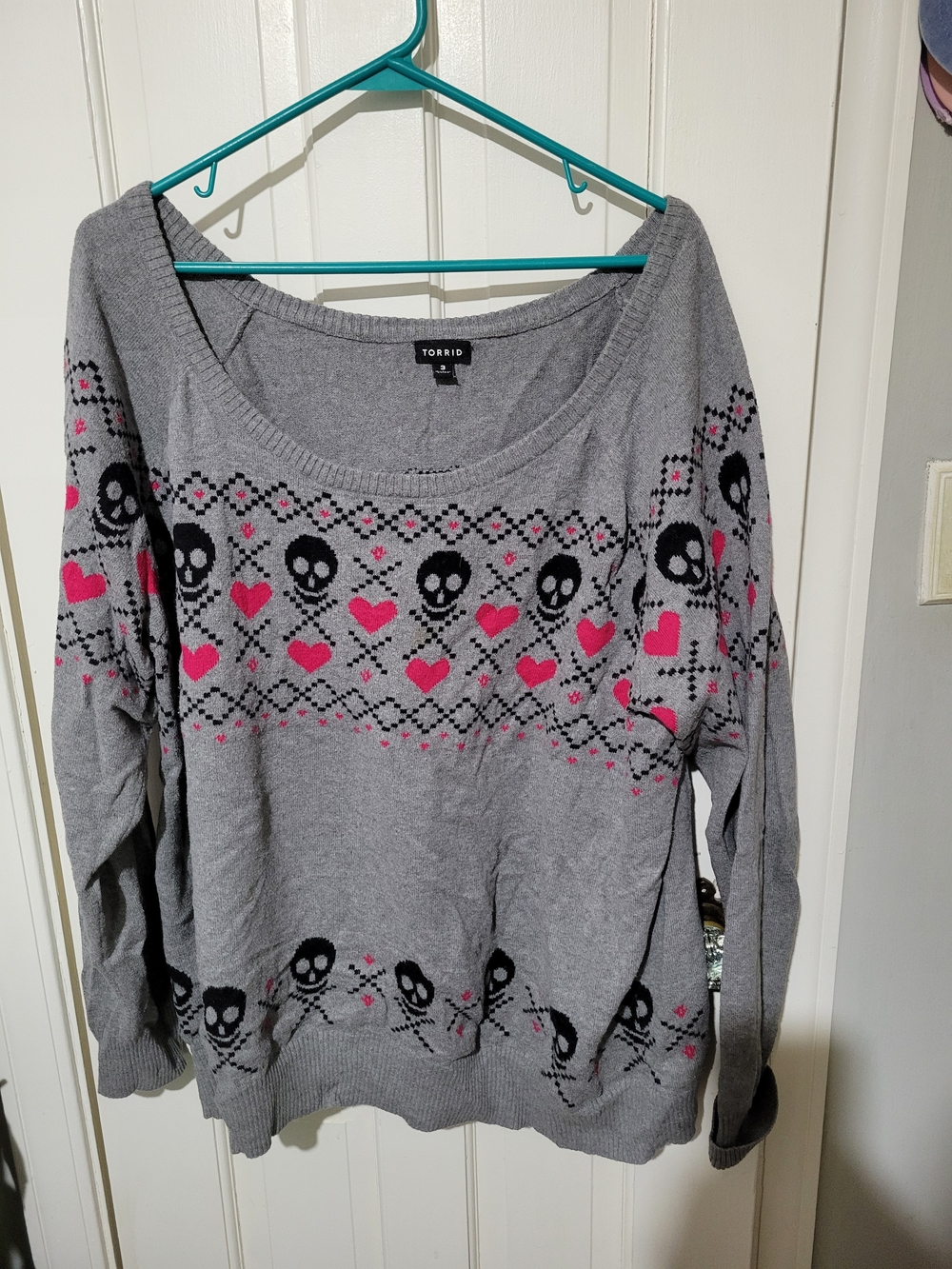 torrid Gray Sweater with Pink Heart & Black Skull Pattern